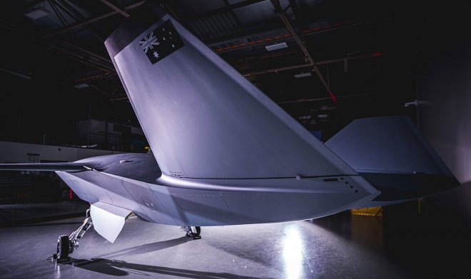 Австралия получила первый прототип боевого беспилотника-сателлита Loyal Wingman 