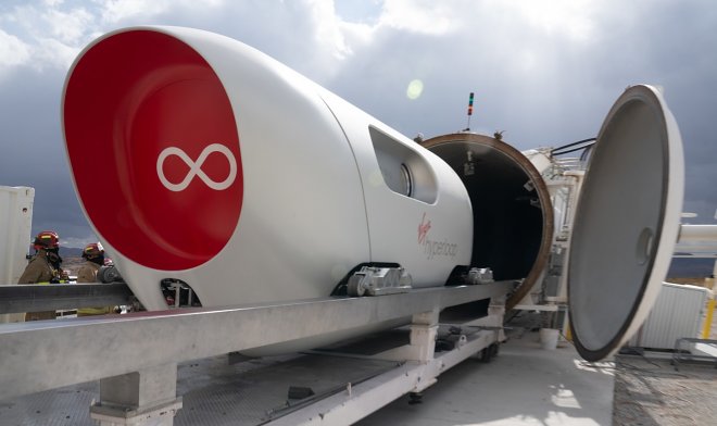 Virgin Hyperloop успешно прошла первый тест с пассажирами на борту 