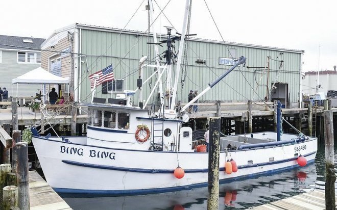 Американка спасла тонущих рыбаков, заметив их лодку во время Zoom-конференции 