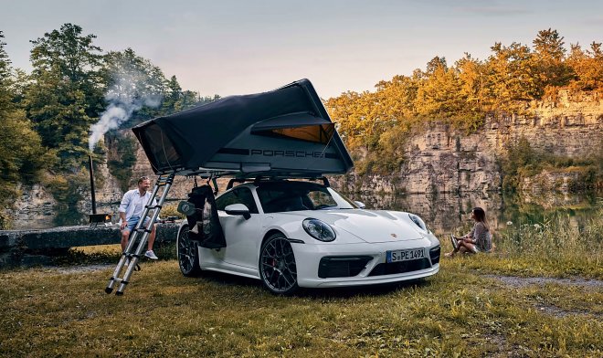 Суперкары Porsche 911 получили неожиданный аксессуар — раскладной тент на крышу 