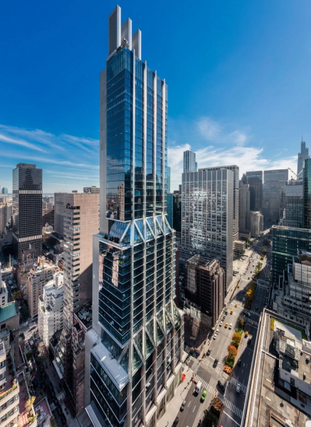 В Нью-Йорке завершено строительство уникального небоскреба, инфраструктура которого находится снаружи 