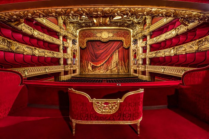 С помощью Airbnb можно провести ночь в театре Palais Garnier из «Призрака оперы» 