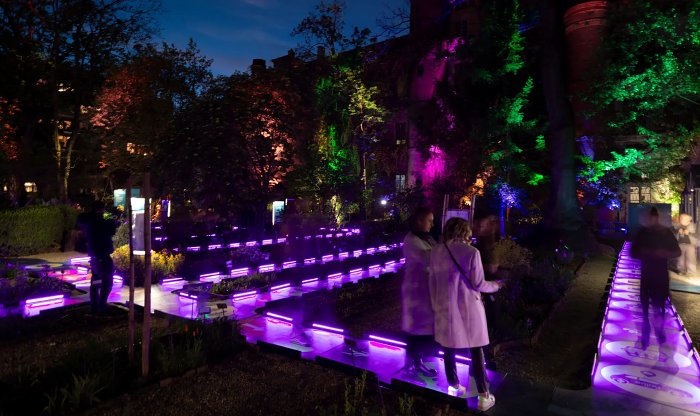 Ботанический сад Милана превратили в самую большую настольную игру в мире 
