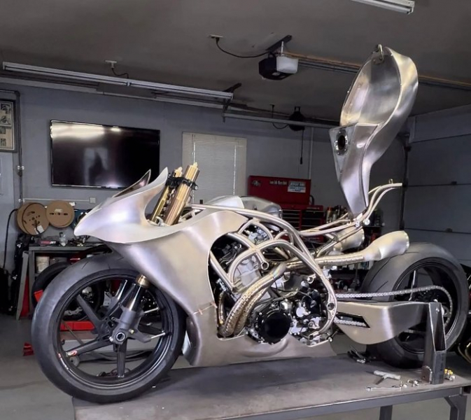 Первый в мире титановый мотоцикл скоро отправится к своему новому хозяину 
