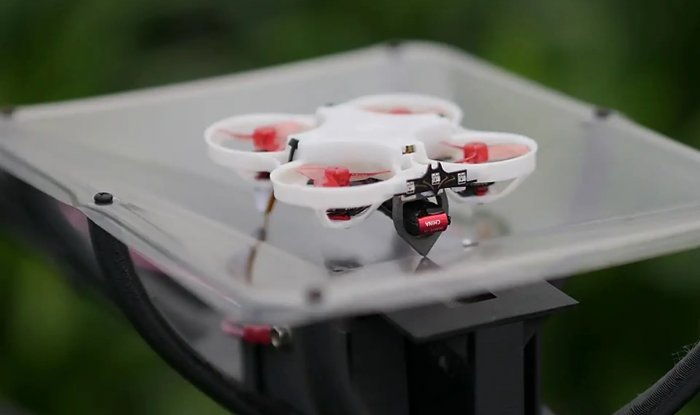 Система PATS борется с насекомыми в теплицах с помощью крошечных дронов-истребителей 
