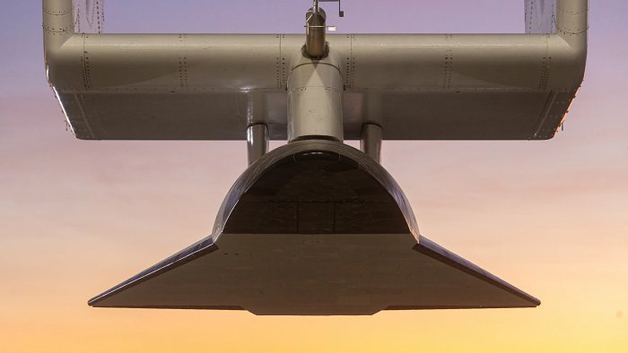 Самый большой самолет в мире поднял в небо гиперзвуковой летательный аппарат 