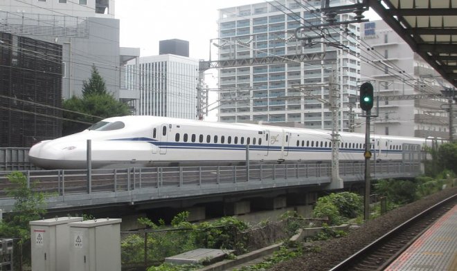 Япония запускает новый поезд, которому не страшны землетрясения 