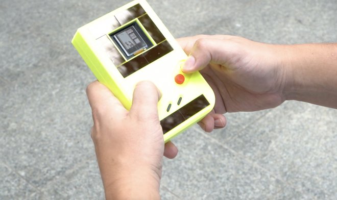 Новый Game Boy работает без батареек – но гаснет каждые 10 секунд 