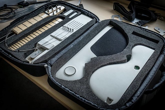 Reveho Slite – полноценная разборная гитара в чехле для ноутбука 