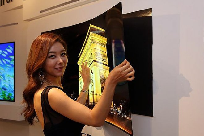 Сверхтонкий телевизор LG Wallpaper TV будет крепиться к стене на магниты 